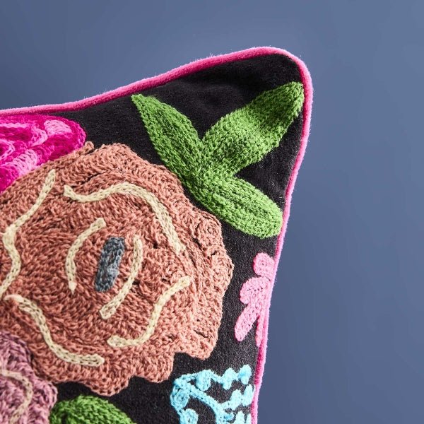 Flora - Handbestickes Kissen - Home by Heidemann