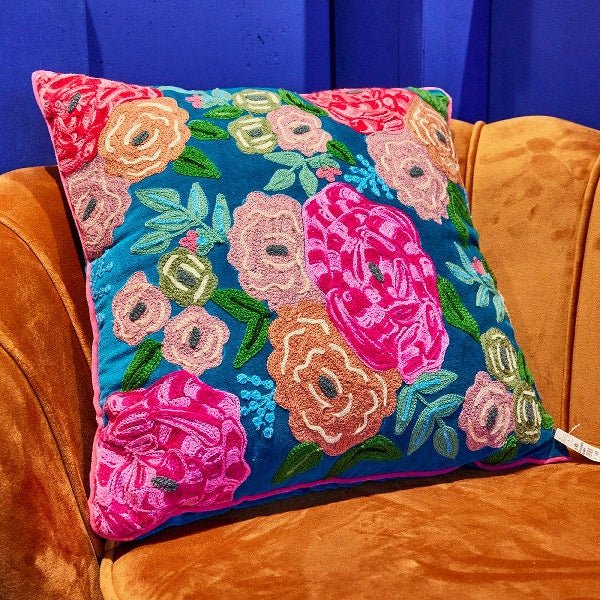 Flora - Handbestickes Kissen - Home by Heidemann
