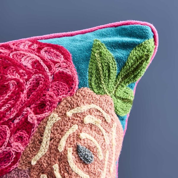 Flora - Handbestickes Kissen - Home by Heidemann